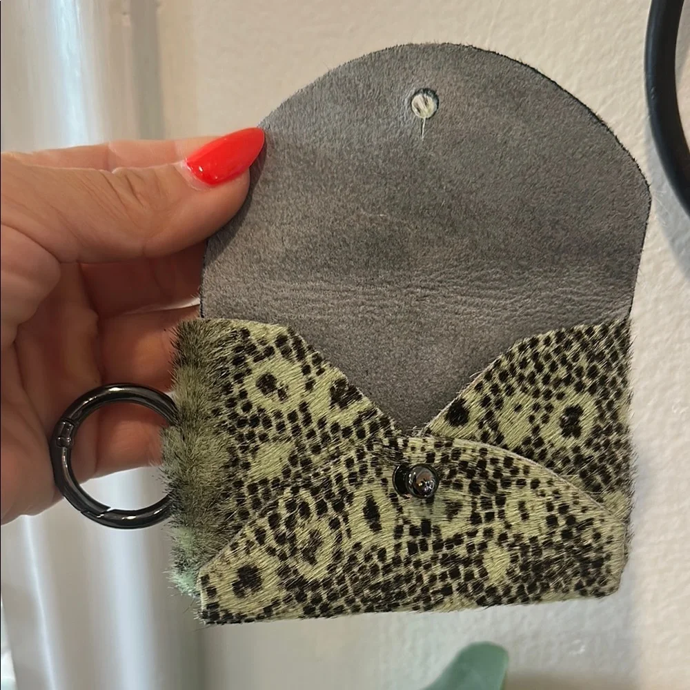 Leopard Print Key & Card Holder - Picture 4 of 4